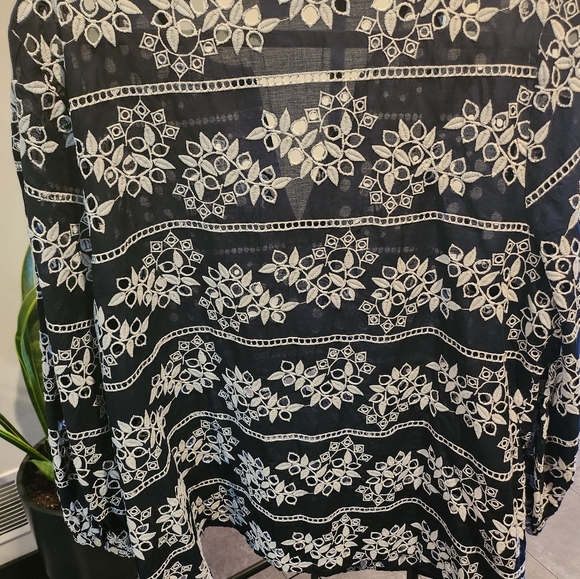 Chico's Navy and white blouse shirt top eyelet striped size 3/xl - Picture 5 of 10